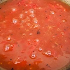 A picture of Khatti meethi tamatar ki chutney.