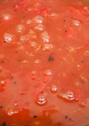 A picture of Khatti meethi tamatar ki chutney.