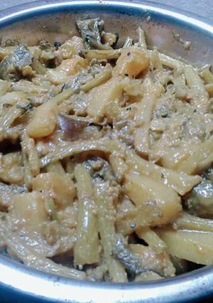 A picture of Kopi mulo chorchori (cauliflower stem and radish stir fry).