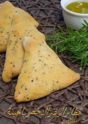 صورة لوصفة فطائر الزعتر الاخضر بالجبنة البيضاء