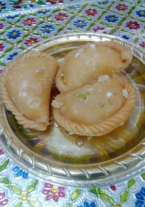 A picture of Gunjhiya (ghughra).