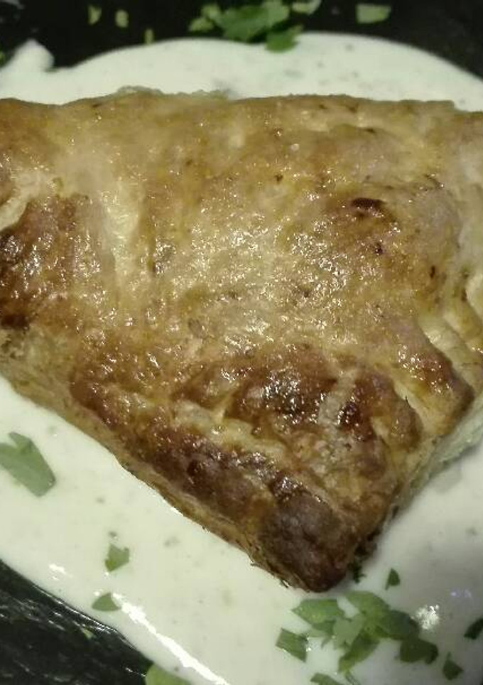 Una foto de 725. Hojaldre de pollo y bechamel