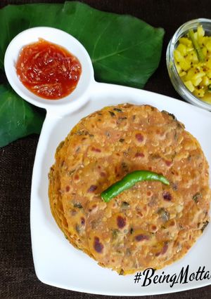 A picture of Arbi Leaves Thepla /Parathas.