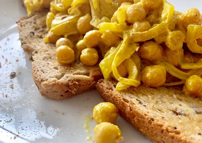 Chickpeas on toast (easy vegan lunch)