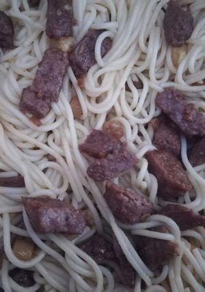 Foto principal de Espaguetis con hamburguesa de ternera estilo asiático