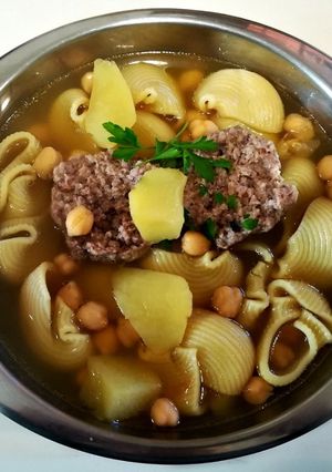 Una foto de Caldo económico con "pilota"