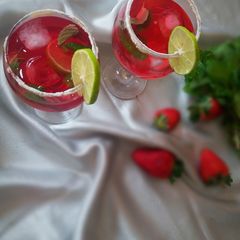 A picture of Strawberry mojito.