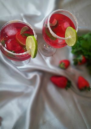 A picture of Strawberry mojito.