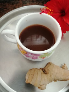 हर्बल चाय (herbal chai recipe in Hindi) रेसिपी मुख्य फोटो