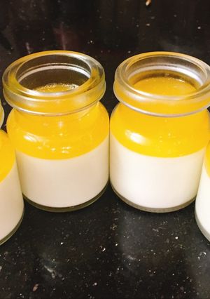 Hình của món Panna cotta chanh dây xoa dịu ngày nóng.