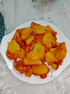 आलू के पकौड़े (aloo ke pakode recipe in Hindi) रेसिपी मुख्य फोटो