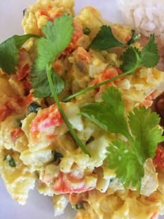 Una foto de Ensalada Rusa con huevitos al estilo eddytenutre💝