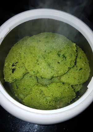 A picture of Spinach idlies.
