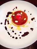 Flan de vainilla con maní y caramelo