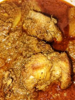 চিকেন আলু দিয়ে ঝোল (chicken aloo diye jhol recipe in Bengali) রেসিপির প্রধান ছবি