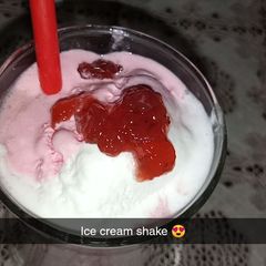 A picture of Ice cream strawberry smoothie.