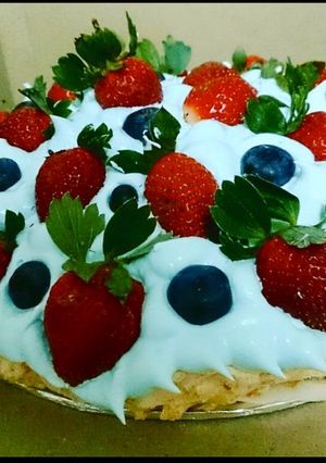 A picture of Sky Blue Pavlova Cake.