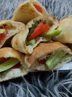 عکسی از دستور ساندویچ توفو_ خیار و گوجه (غذای نپختنی)