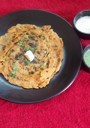 अचारी लच्छा पराठा(achari lachha paratha recipe in hindi) रेसिपी मुख्य फोटो