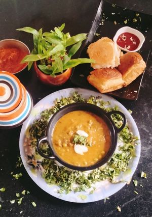 A picture of Healthy Pav bhaji masala (palak pav bhaji).