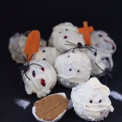 A picture of YUMMY PUMPKIN CHEESECAKE TRUFFLE MUMMIES (NO BAKE) #halloween.