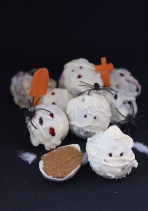 A picture of YUMMY PUMPKIN CHEESECAKE TRUFFLE MUMMIES (NO BAKE) #halloween.