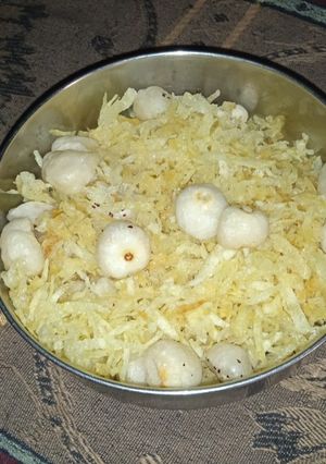 आलू और मखाने की नमकीन (aloo aur makhane ki Namkeen recipe in Hindi) रेसिपी मुख्य फोटो