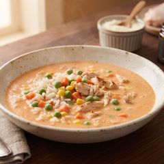 A picture of 🍲 Creamy Chicken Soup With Veggies & Rice.