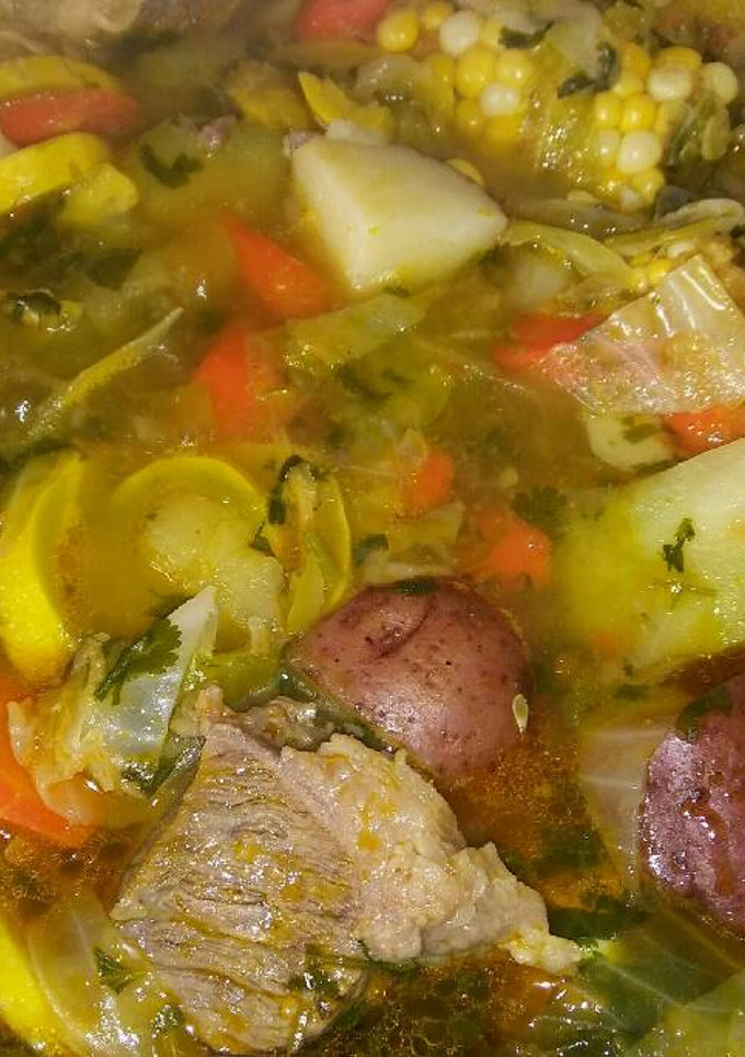 Una foto de Caldo de Res con pata