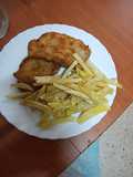 Libritos de solomillo relleno con papas fritas a la pimienta