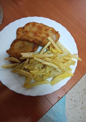 Una foto de Libritos de solomillo relleno con papas fritas a la pimienta