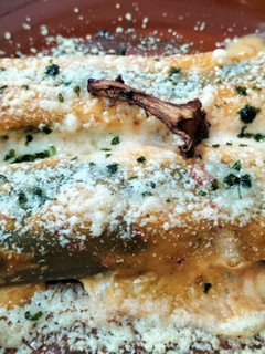 Una foto de Canelones de verduras asadas con bechamel de tomate seco