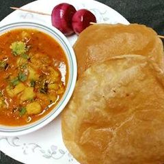 A picture of Bhandare Wale Poori Aloo.