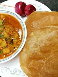 A picture of Bhandare Wale Poori Aloo.