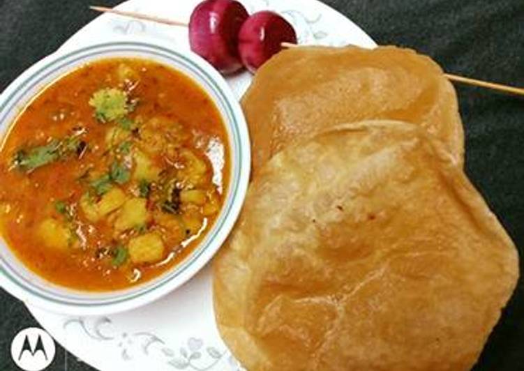 Recipe of Quick Bhandare Wale Poori Aloo