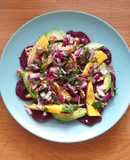 Carpaccio de remolacha, mango y aguacate con vinagreta de menta