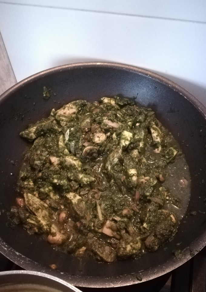Una foto de Pollo a la espinaca