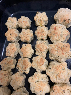 Una foto de Scones con ciboulette
