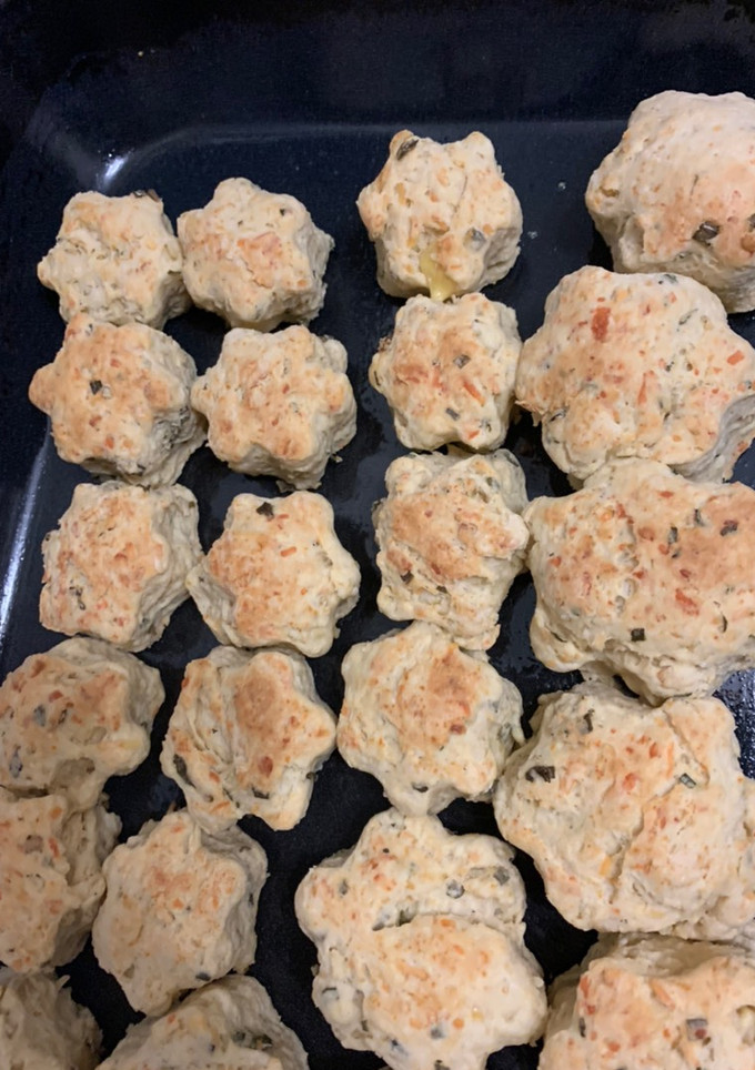 Una foto de Scones con ciboulette