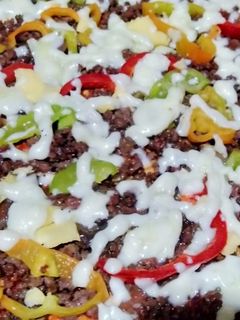 صورة لوصفة بيتزا باللحم المفروم 🍕🍕