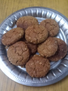 பாதாம் ஓட்ஸ் குக்கீஸ் (Badam oats cookies recipe in tamil) செய்முறை முக்கிய புகைப்படம்