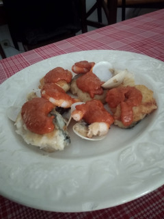 Una foto de Bacalao, gambas y almejas con salsa Cepiallto