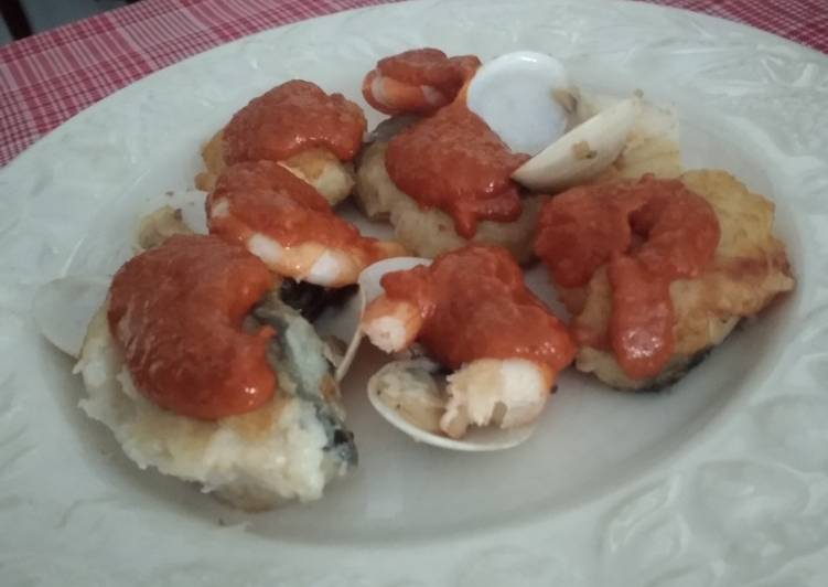 Bacalao, gambas y almejas con salsa Cepiallto