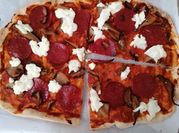 Una foto de pizza de sémola