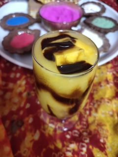 मैंगो चॉकलेट शेक (Mango chocolate shake recipe in hindi) रेसिपी मुख्य फोटो