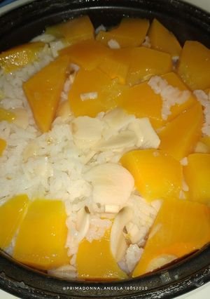 A picture of Kabocha Rice Made in Rice Cooker.