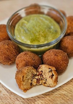 Una foto de Croquetas de tocino y bechamel