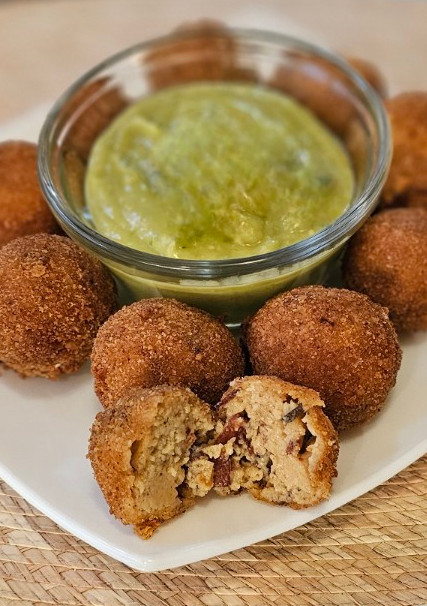 Una foto de Croquetas de tocino y bechamel