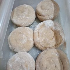 A picture of Frozen Paratha Pairay.