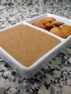 Una foto de Crema de almendras o mantequilla de almendras